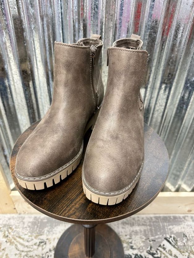 NWOT Women's Boots, 8